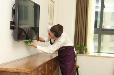 大連華騰家政保潔 專業保姆 育嬰 護工 擦玻璃